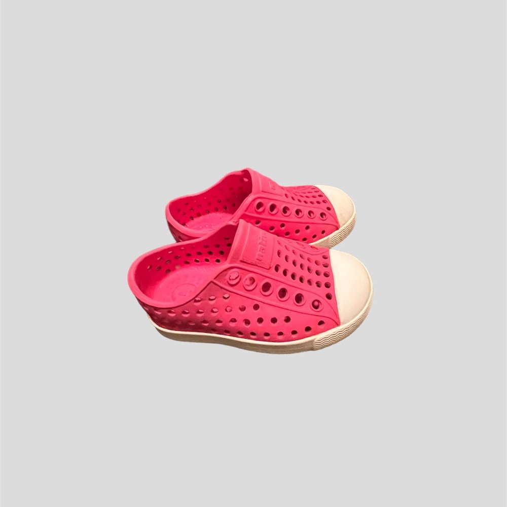 Native C4 jefferson pink slipon shoes